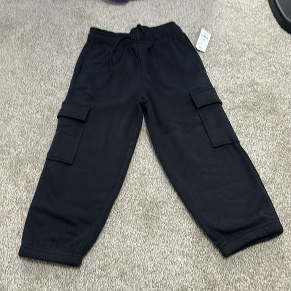 GAP Kids Soft Cargo Joggers - Picture 3 of 4